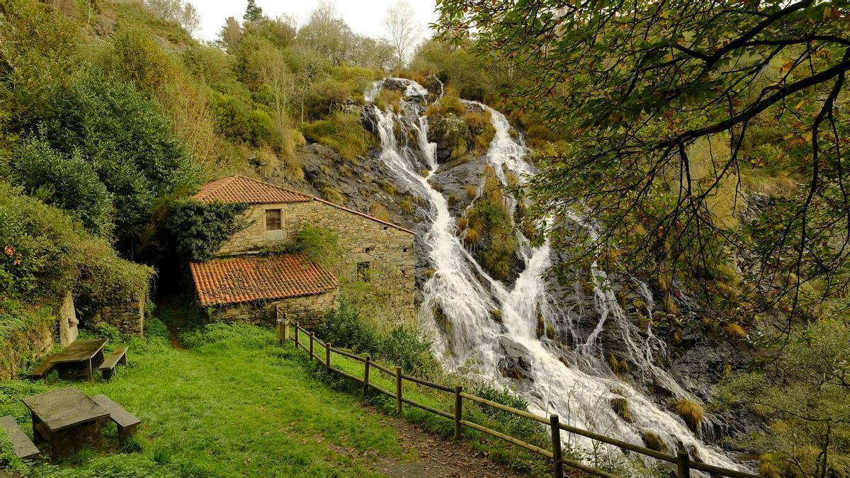 La ruta que culmina en la cascada más bonita del interior de Galicia, a una hora de Santiago