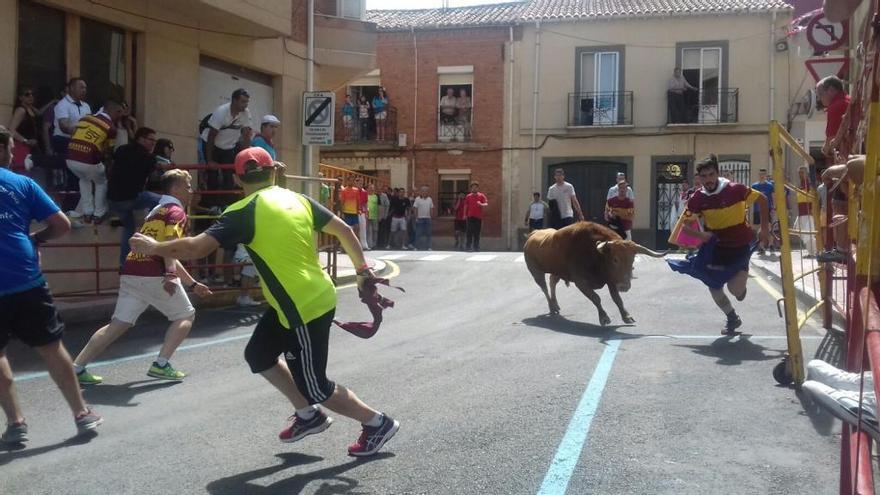 Un hombre, herido durante los toros de cajón de Charamandanga