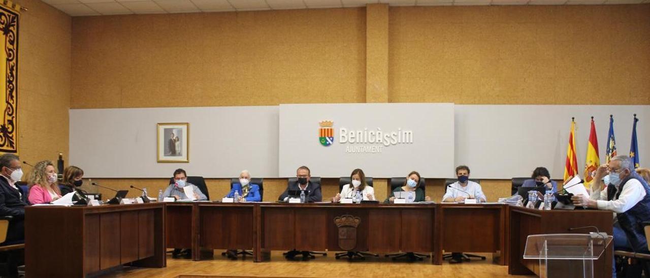 En el pleno del Ayuntamiento de Benicàssim llamó la atención que el PSPV votó en contra de una moción que reclamaba que no se imponga la tasa turística.