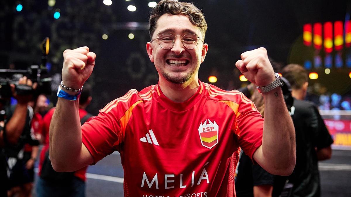 Spursito celebra la victoria de España ante Perú en la Kings World Cup Nations