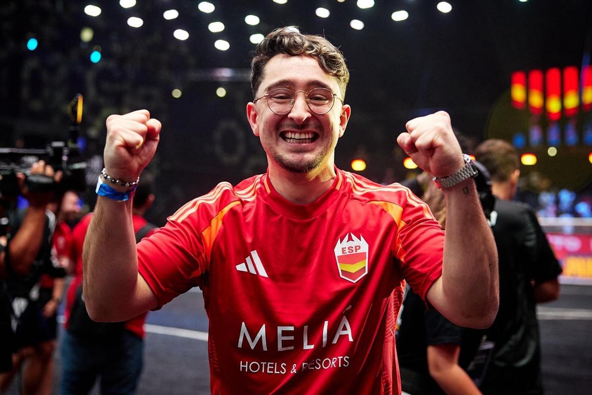 Spursito celebra la victoria de España ante Perú en la Kings World Cup Nations