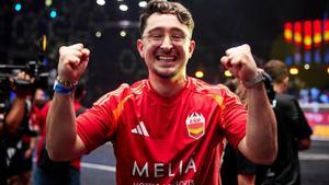 Spursito celebra la victoria de España ante Perú en la Kings World Cup Nations