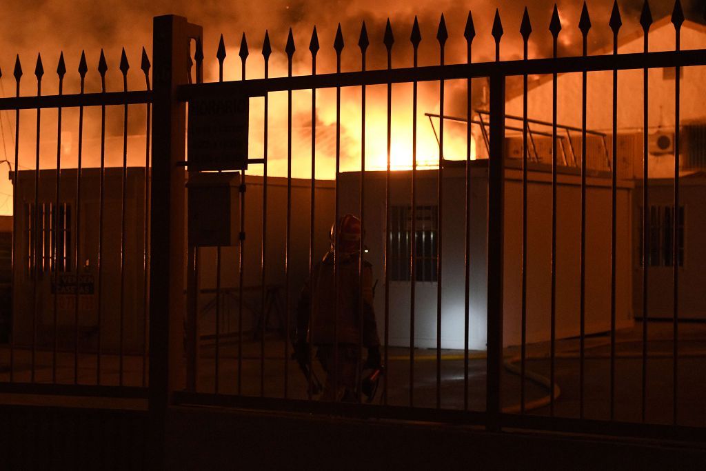 Estas son las imágenes que el aparatoso incendio de Puente Tocinos ha dejado este sábado