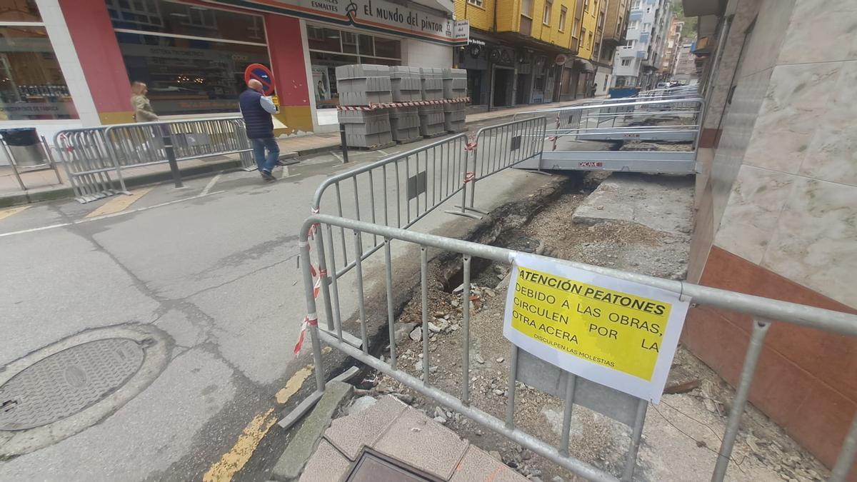 Obras en la calle Alfonso Camín.