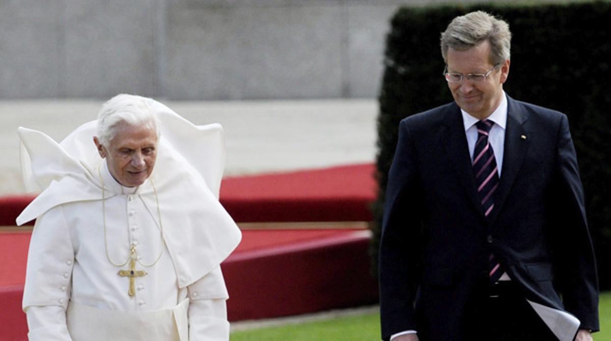 Miles de personas protestan contra la visita del Papa