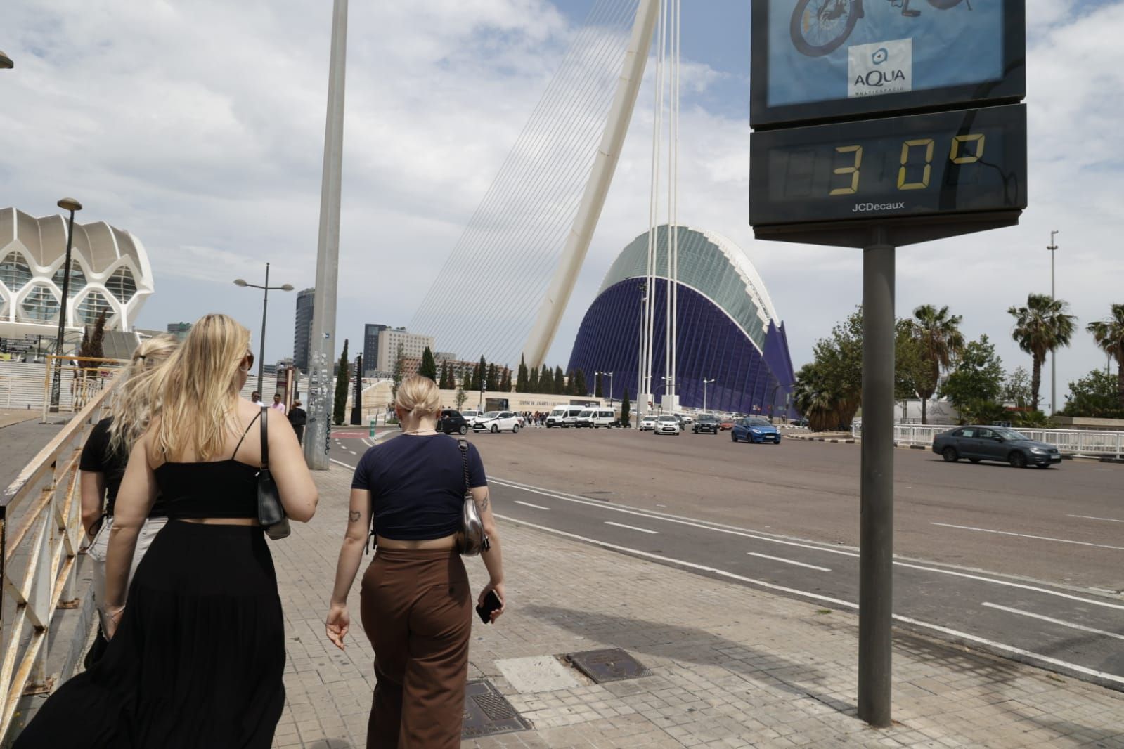 Calor en València en una jornada con poco sol y nubes