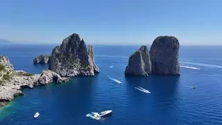 La cueva submarina con la cúpula de luz azul más impresionante del Mediterráneo