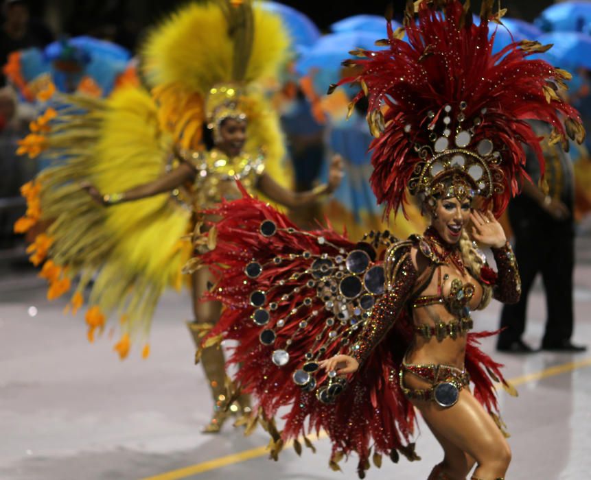 Brasil se sumerge en los carnavales