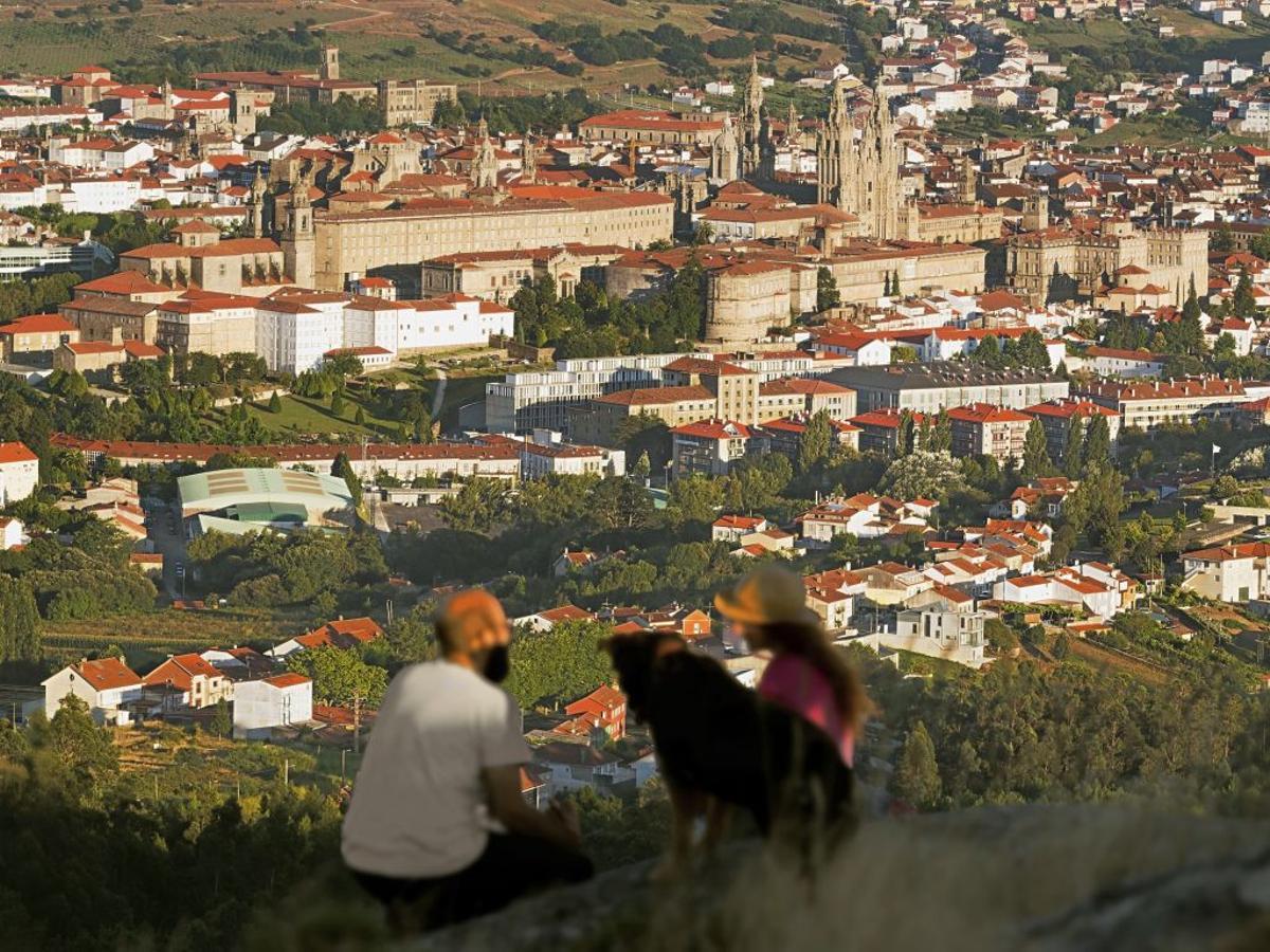 Vistas panorámicas de la Santiago desde uno de los senderos