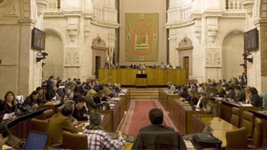 La Junta de Andalucía aprueba el decreto para aplicar la rebaja salarial a 245.000 trabajadores