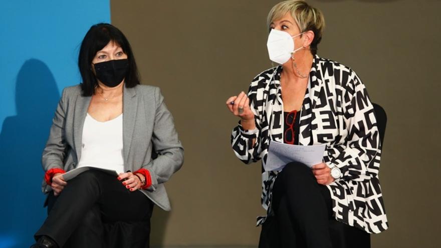 La doctora Íñiguez y Teresa Ferraz, directora de Fadema, durante la charla en la que compartieron su visión sobre los retos de la enfermedad.