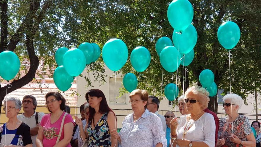 Suelta de globos para reivindicar un Plan Nacional del Alzheimer