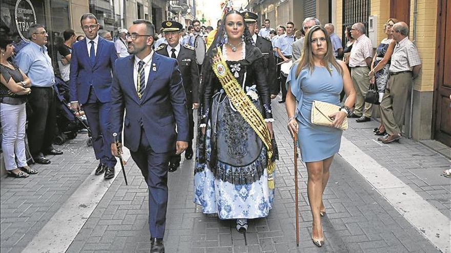 Los vecinos salen a la calle en señal de fervor a la Mare de Déu de Gràcia