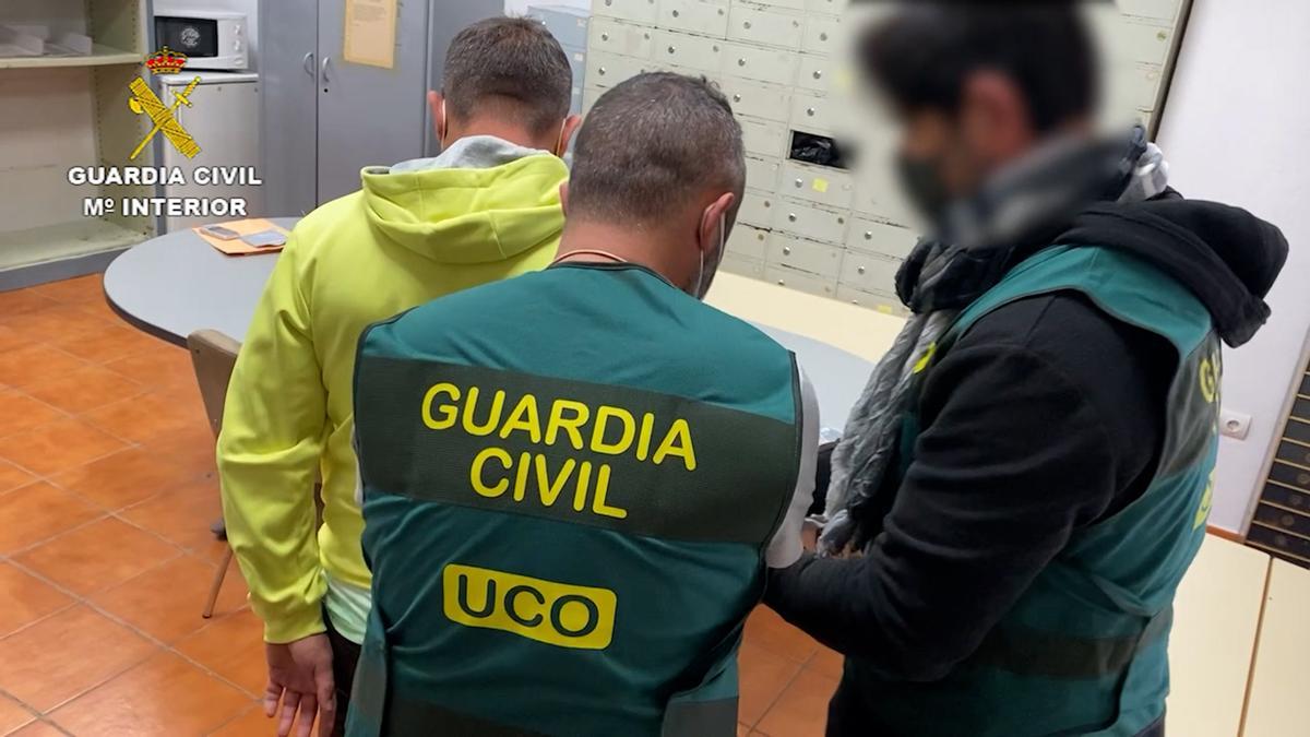 Fernando Moreno, en el momento de llegar al cuartel de Sant Antoni de Portmany, tras su detención.