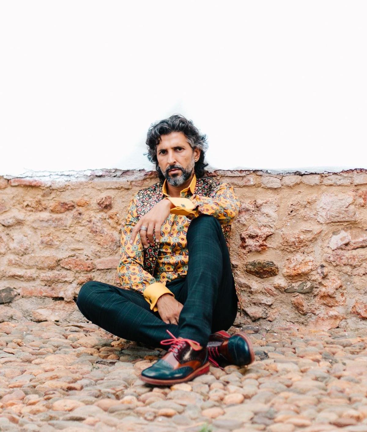 Su trayectoria ha sido reconocida con distinciones como el Grammy Latino al Mejor Álbum de Música Flamenca.