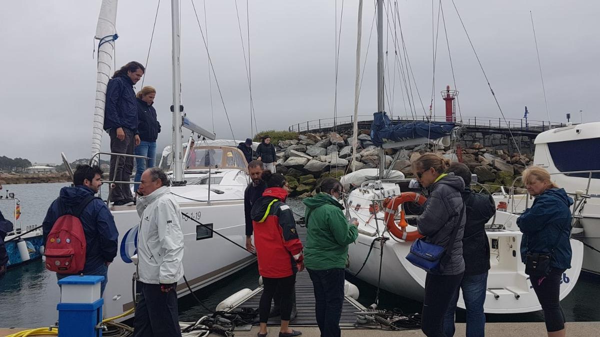 Embarcaciones y tripulantes en San Vicente do Mar, en el año 2019.