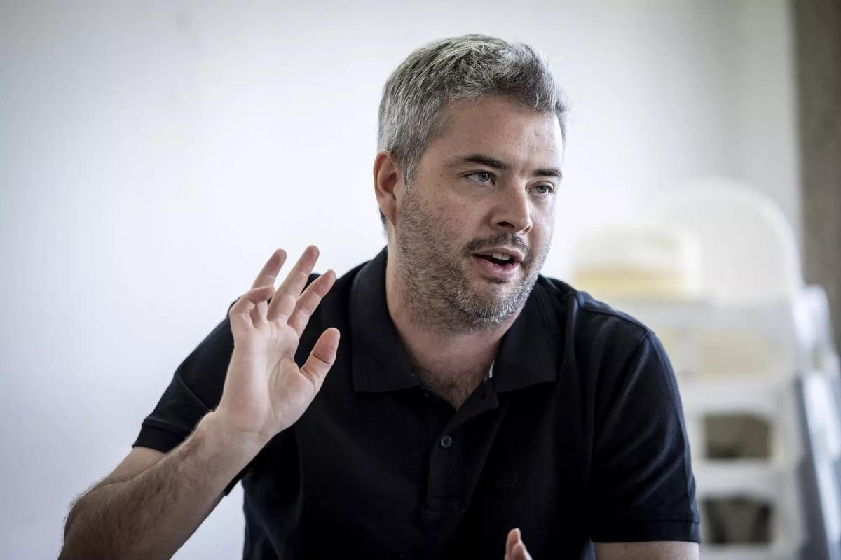 Manuel Abellán explicando la nueva etapa en la presentación tras la llegada de NH Capital al Zaragoza CFF