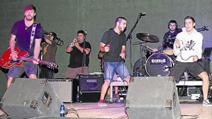 La música rock en valenciano anima el verano de Aín con la actuación de cinco formaciones