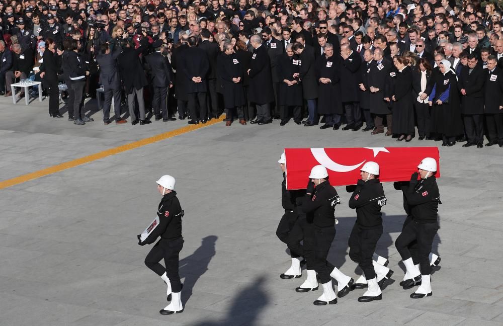 Funeral por las víctimas del atentado en Estambul