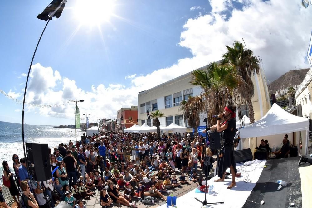 Los piratas desembarcan en San Cristóbal.