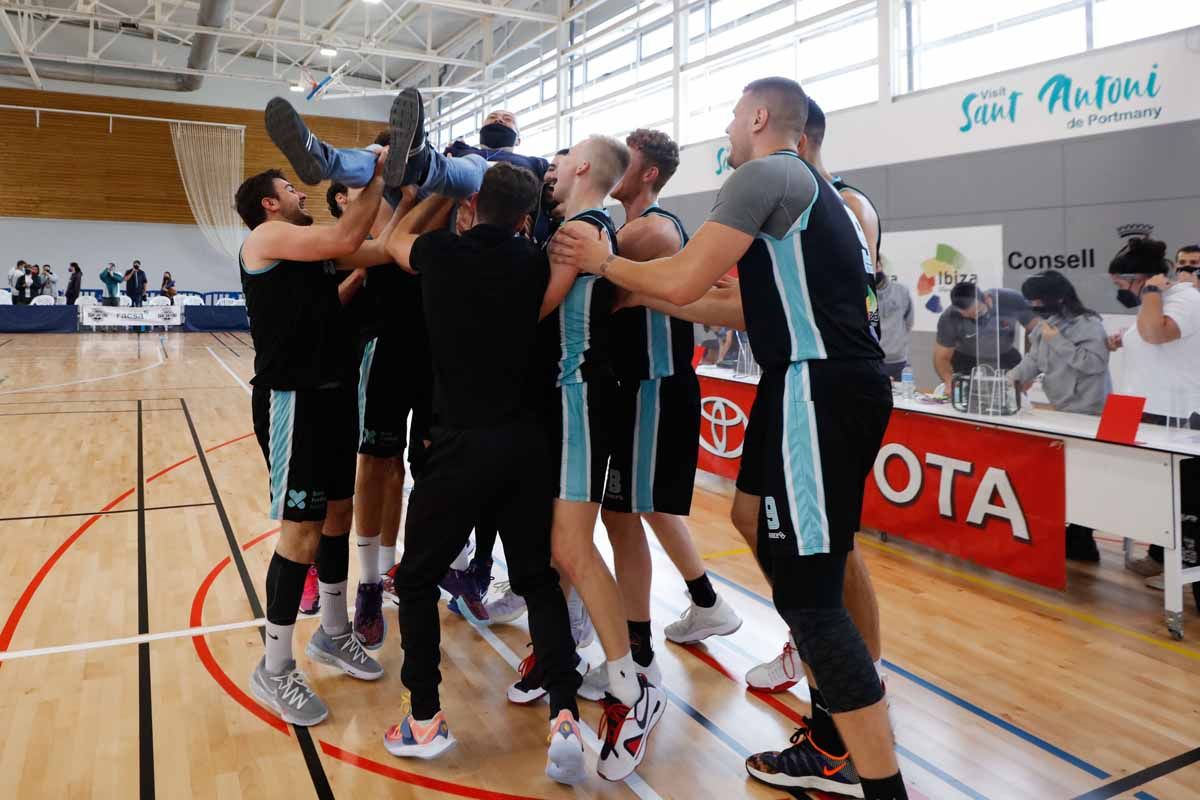 El CB Sant Antoni se ha clasificado para disputar la fase de ascenso a la LEB Plata, tras ganar en el partido decisivo al BBA Castelldefels por 95-67