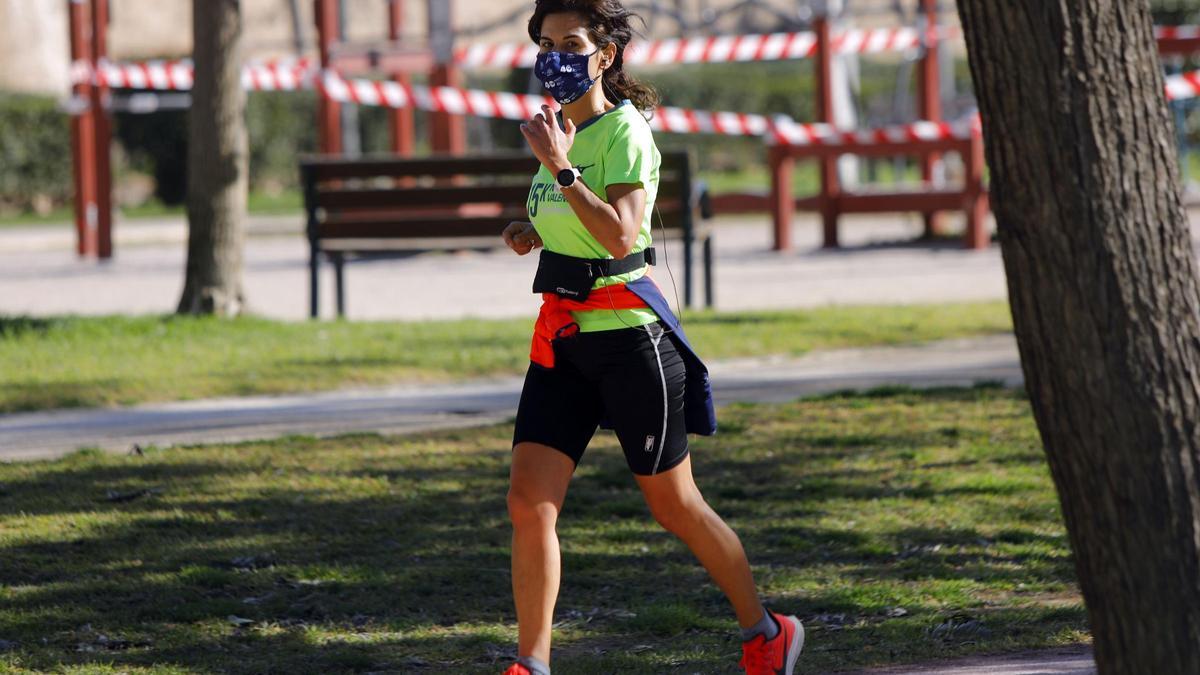 Las imágenes del primer día que la mascarilla es obligada para hacer deporte