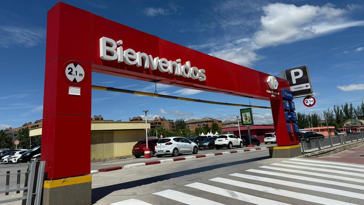 La entrada del parking del Actur esta semana