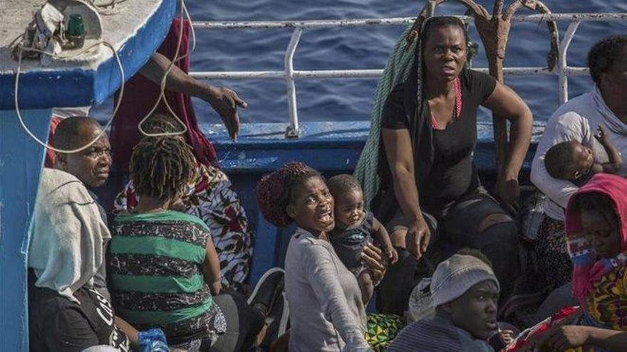 Acuerdo para el desembarco de los migrantes rescatados por guardacostas italianos