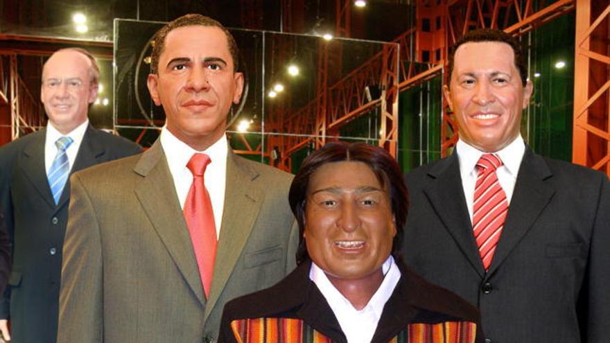 Obama y Chávez flanquean a Morales