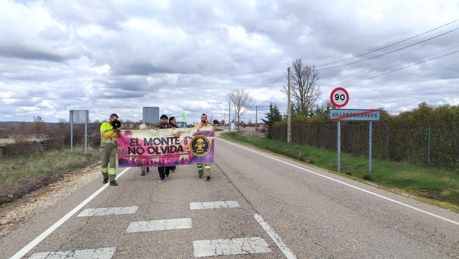 Los bomberos forestales reivindican un operativo fijo todo el año en una marcha de Molezuelas a Villarciervos