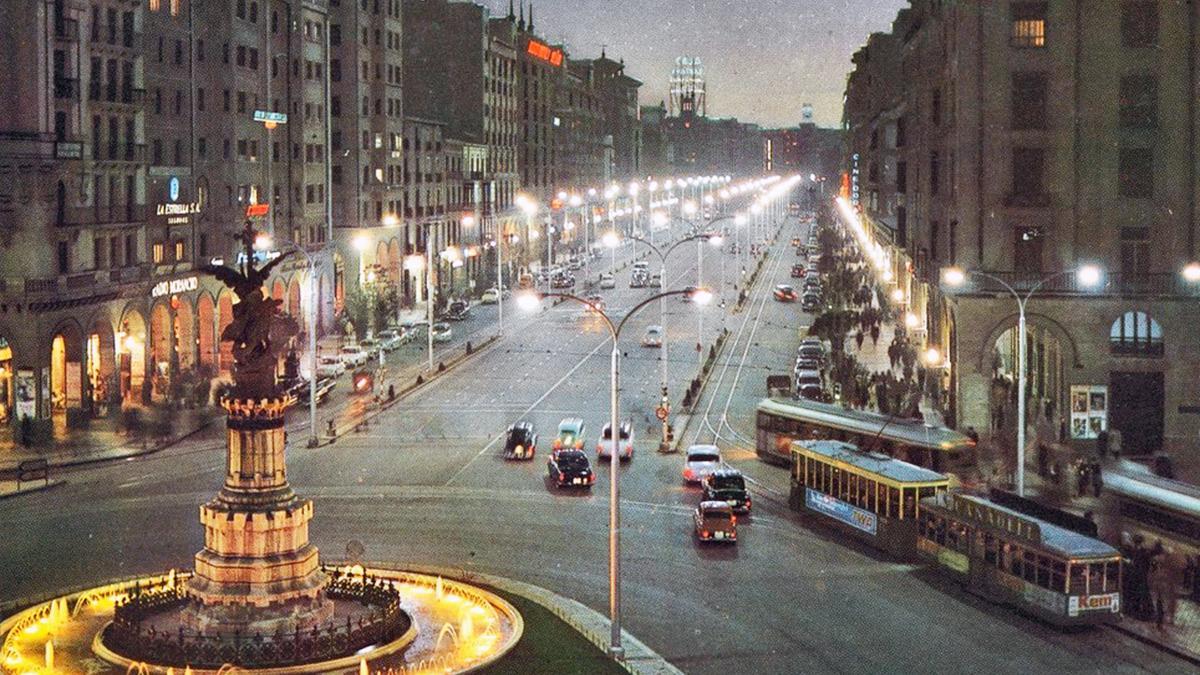 Anochecer en el paseo Independencia, 1965
