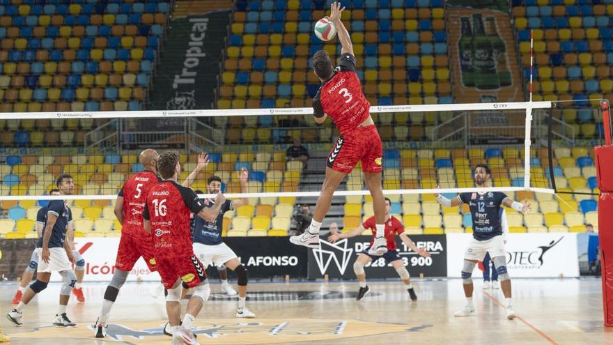 Cisneros Sweeps San Roque 3-0, Secures Superliga Top 7 Spot