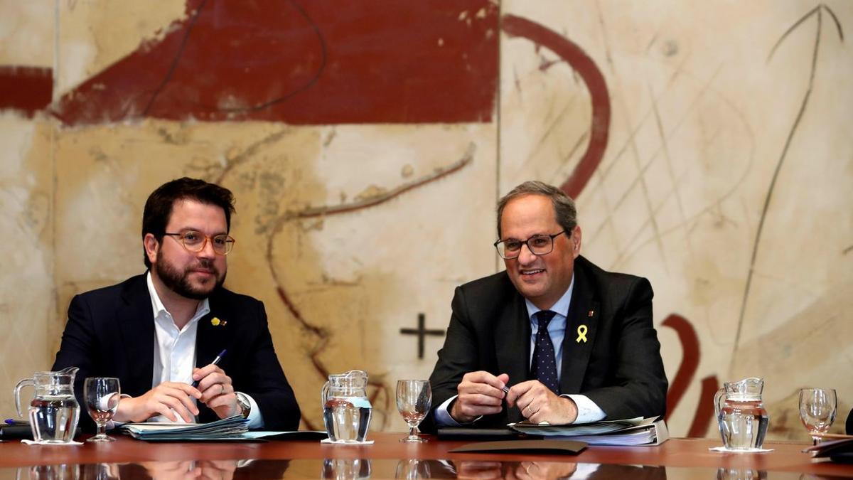 Pere Aragonès, junto a Quim Torra, en el Consell Executiu de esta semana.