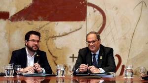 GRAFCAT005 BARCELONA 28 5 2019 - El presidente de la Generalitat  Quim Torra acompanado por el vicepresidente  Pere Aragones  presidio esta manana la reunion semanal del Govern  la primera tras las elecciones municipales y europeas del 26 de mayo  que abren la puerta a que Barcelona pase a tener su primer alcalde independentista tras la victoria del candidato de ERC  Ernest Maragall  EFE Toni Albir