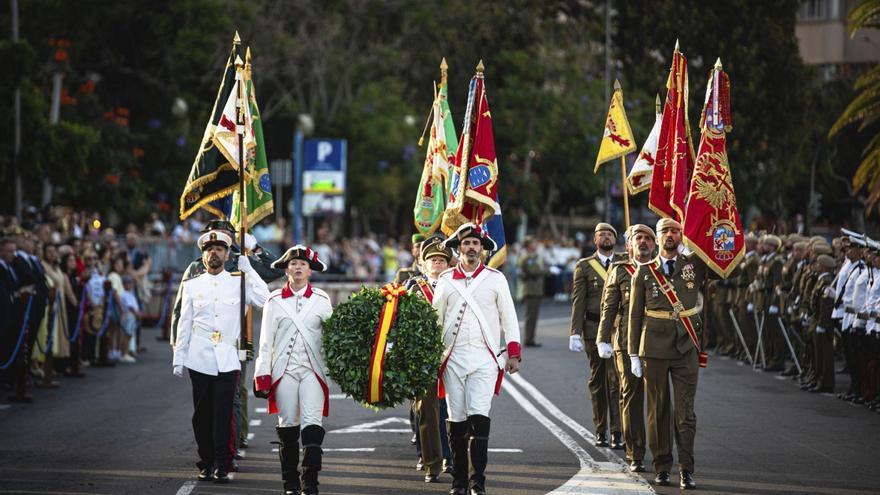 El Mando de Canarias incorpora distinciones históricas a su estandarte en un acto de reconocimiento institucional en Tenerife