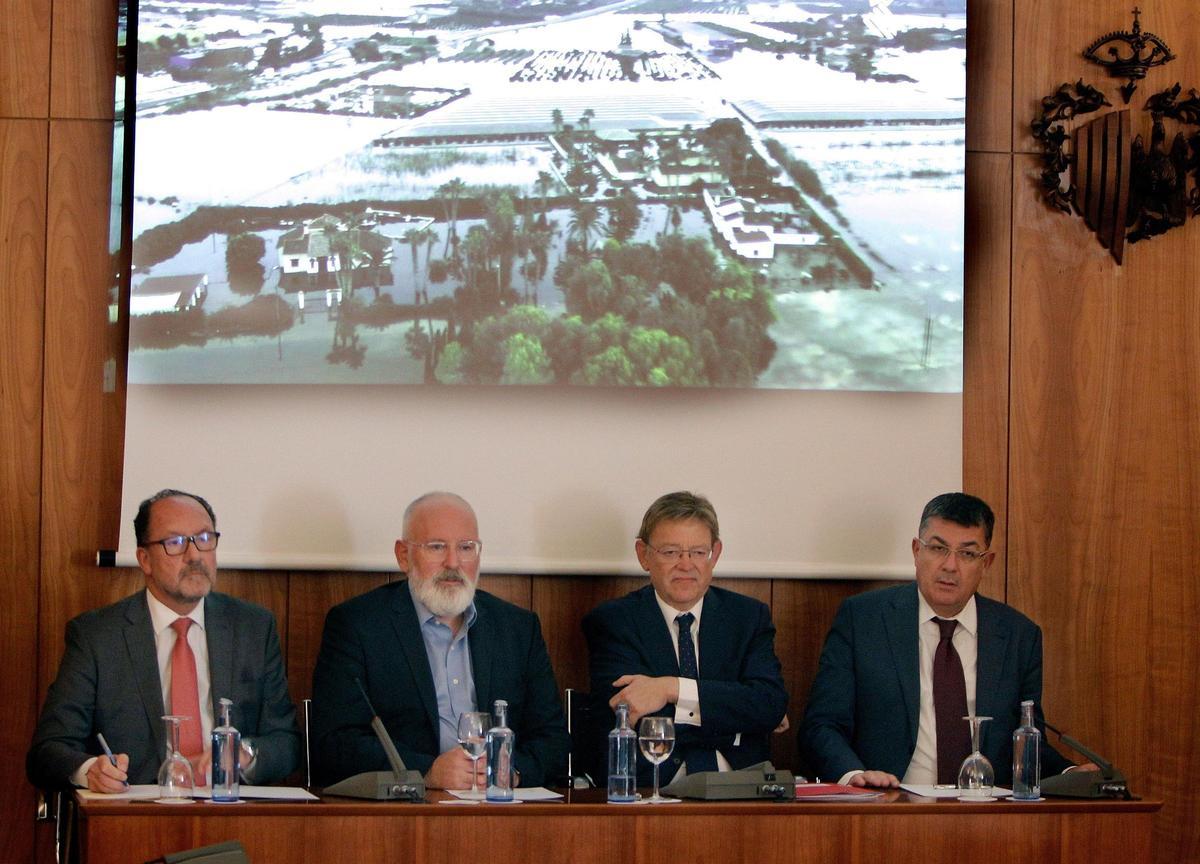 El vicepresidente de la Comisión Europea, Timmermans, en Alicante, con Puig, en 2019.