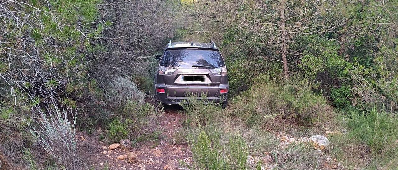 El coche del desaparecido fue localizado en un camino en la partida La Fosca. | LEVANTE-EMV