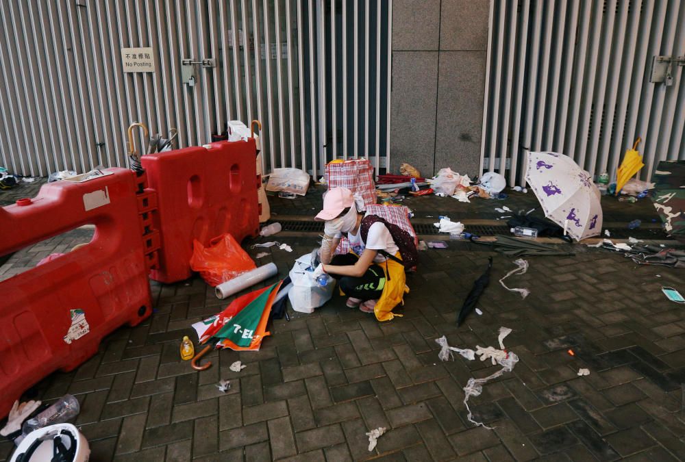 Miles de manifestantes paralizan Hong Kong