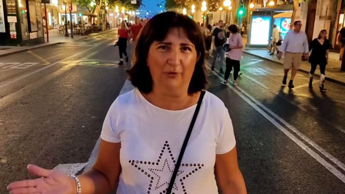 Carmen La Marchosa en un vídeo grabado en la Rambla de Alicante