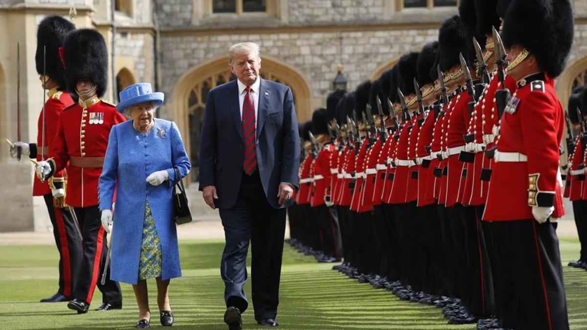 Guardia de honor para Isable II y Donald Trump en el castillo de Windsor.