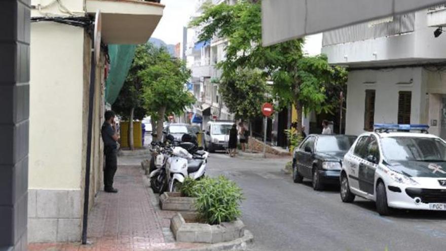 Detenido un hombre por degollar a su pareja en su vivienda en Eivissa