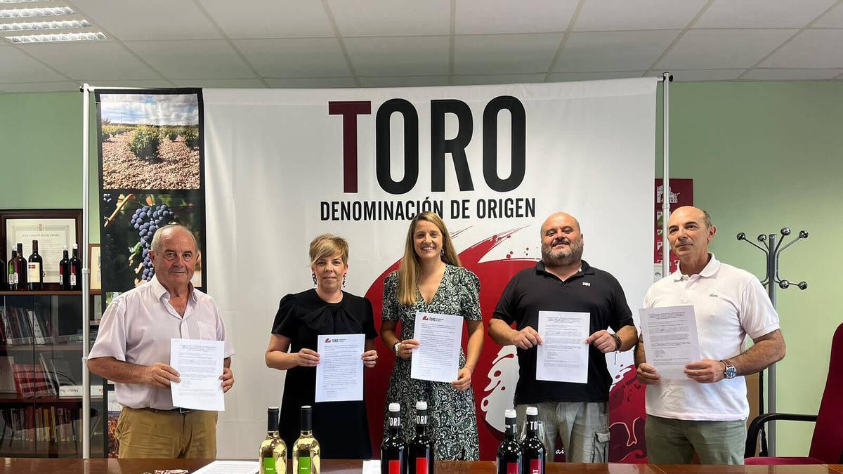 Wenceslao Gil Durantez, Beatriz Fernández Pujo, Paloma San Ildefonso, Felipe Nalda Álvarez y Crescencio Alonso González (de izquierda a derecha).