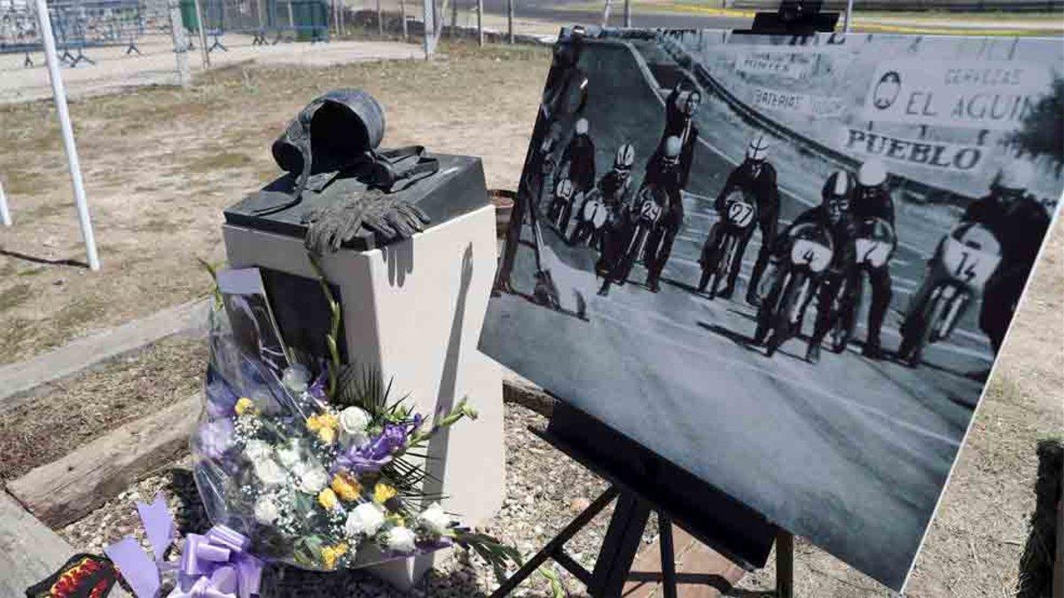 El monumento dedicado a Ángel Nieto en el circuito del Jarama