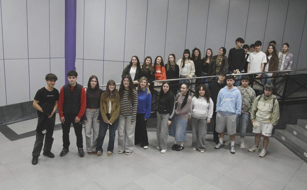 Estudiantes preuniversitarios, visitando este martes el campus. | IÑAKI OSORIO