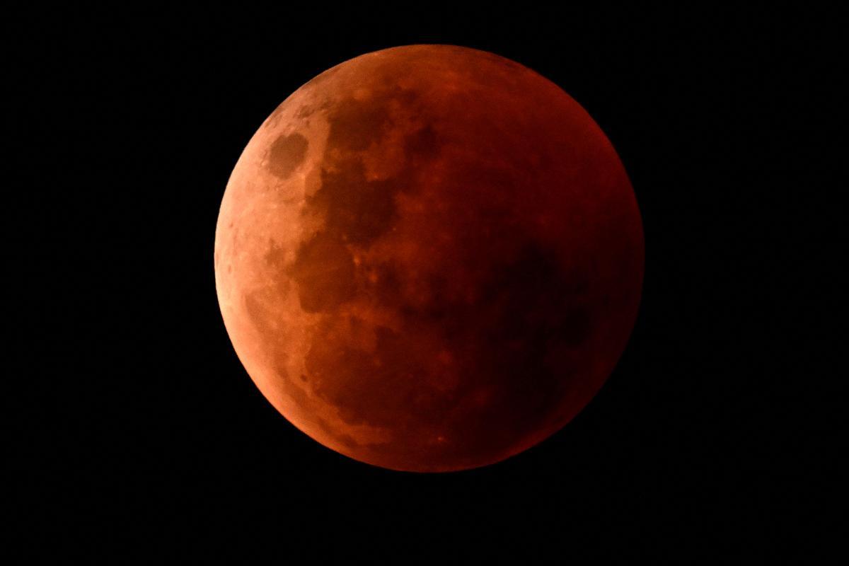 La luna llena de noviembre 2022 llega con eclipse lunar