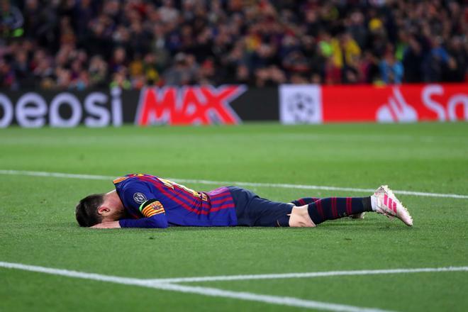44. Messi, hundido tras el garrafal error ante el Liverpool en semis de Champions. El resto, es historia, la remontada de los reds en Anfield.jpg