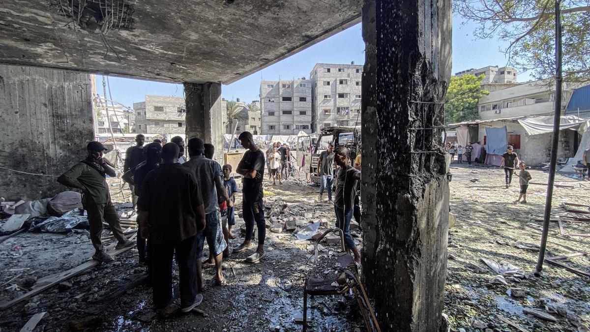 Imagen de un ataque de Israel contra una escuela en Gaza.