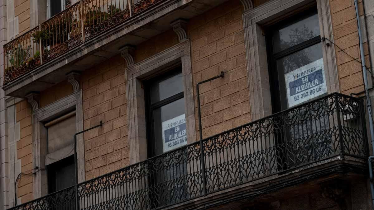 Gairebé el 5% de les famílies barcelonines comparteixen pis amb altres persones Gairebé el 5% de les famílies barcelonines comparteixen pis amb altres persones