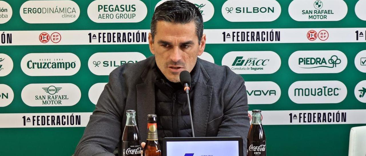 Juanito, durante la presentación de Canario como nuevo jugador del Córdoba CF.