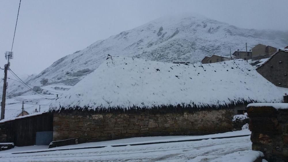 Las primeras nieves del otoño en Asturias